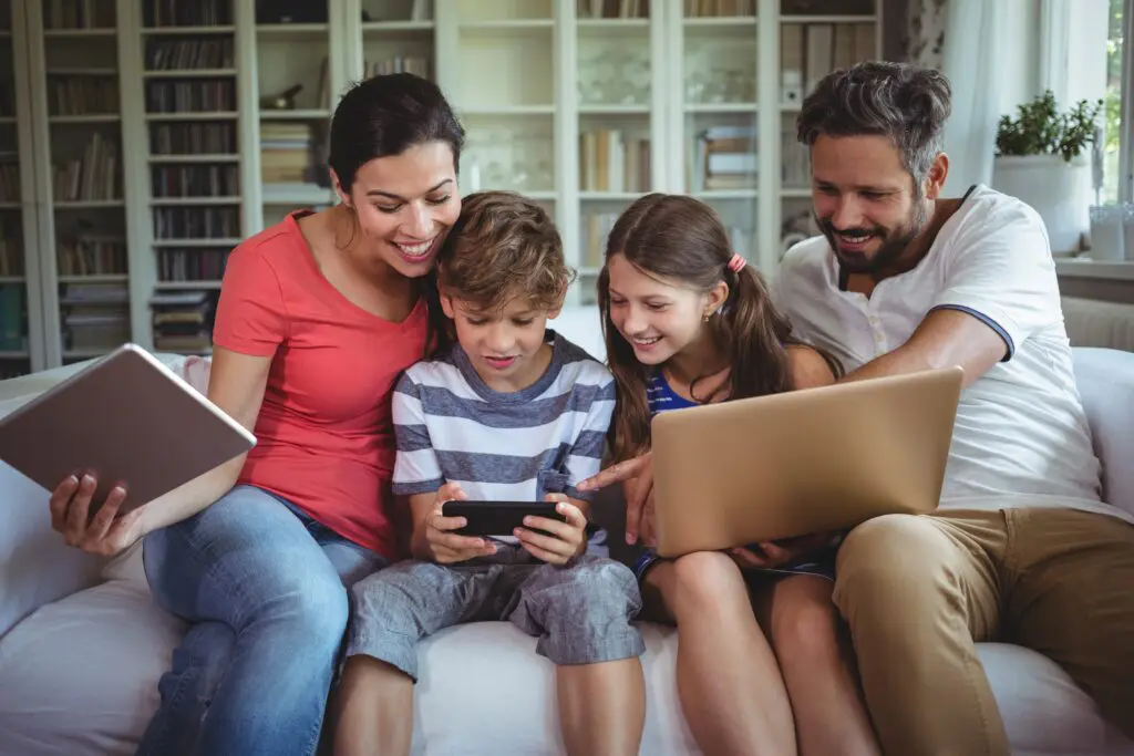 With Xfinity Internet and WiFi, residents of Illinois enjoy high speed, reliable and secure streaming, gaming and talking with Xfinity internet plans.
