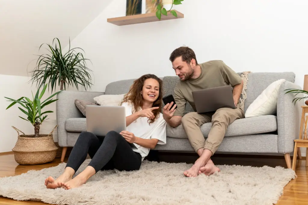 With Xfinity Internet and WiFi, residents of Illinois enjoy high speed, reliable and secure streaming, gaming and talking with Xfinity internet plans at home.