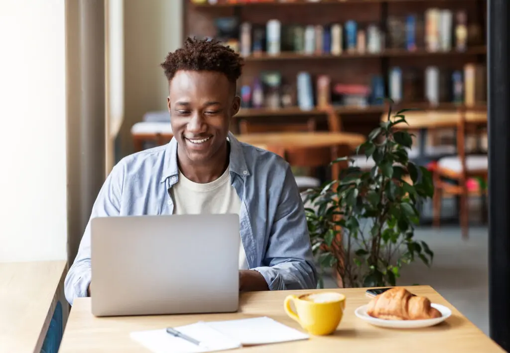 A student in Illinois appreciates Xfinity’s internet for students with their ability to access WiFi PowerBoost hotspots at home or around town.