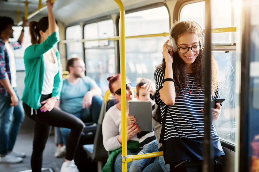 Xfinity Mobile customers in Illinois enjoy the power of WiFi with Xfinity Internet.