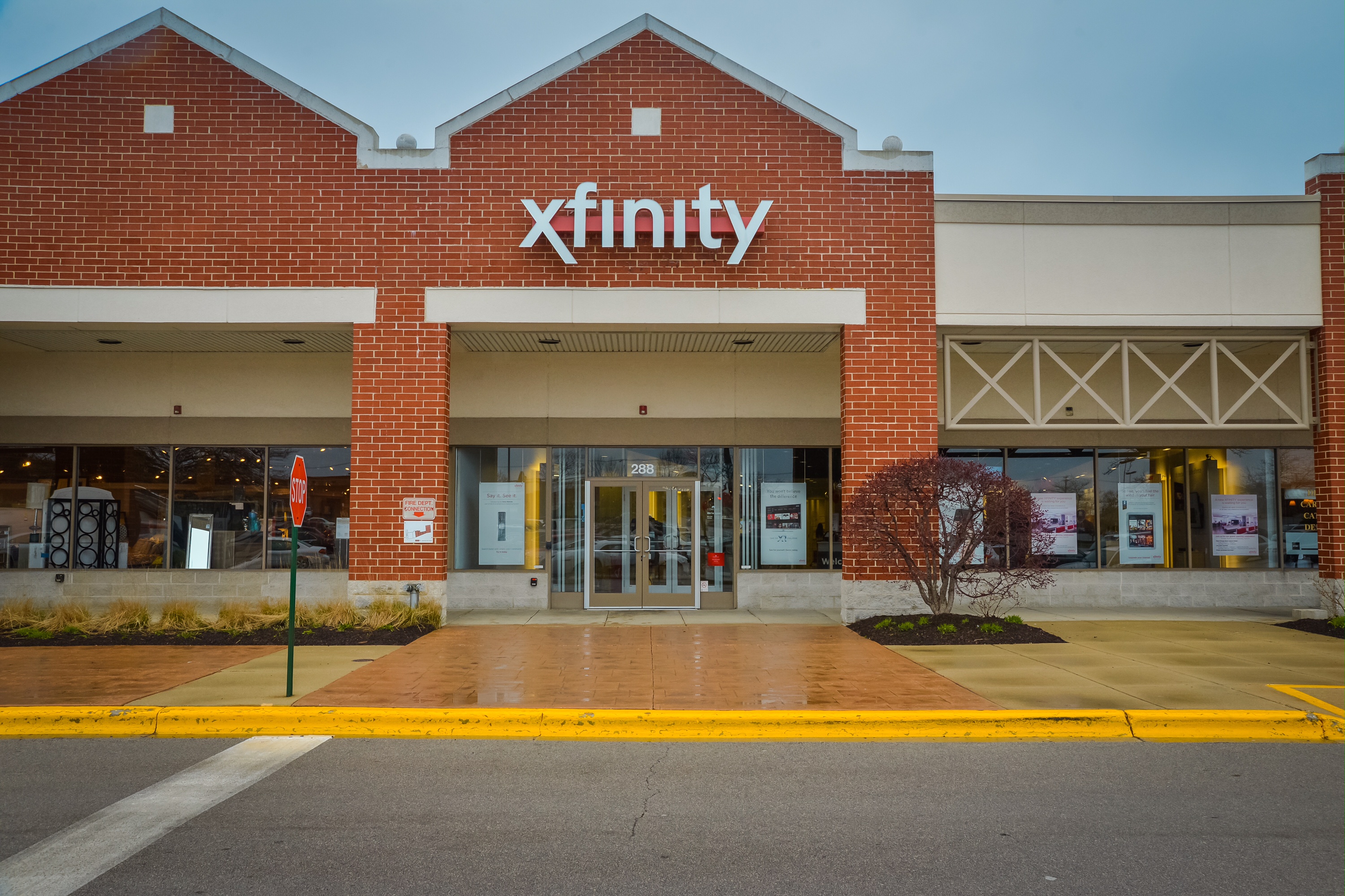 Comcast Opens its First Lake County Xfinity Store in Vernon Hills