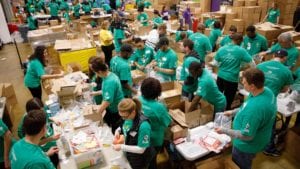 Comcast volunteers at Cradles to Crayons