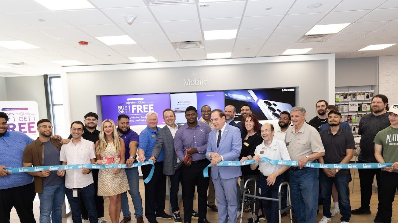 Schaumburg Xfinity Store Ribbon Cutting
