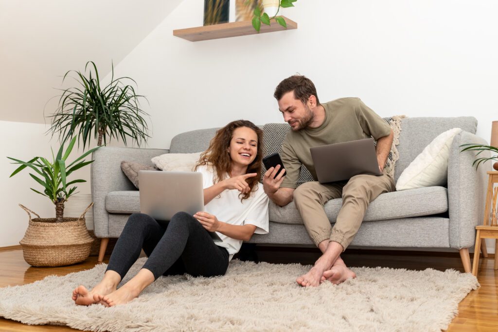 With Xfinity Internet and WiFi, residents of Illinois enjoy high speed, reliable and secure streaming, gaming and talking with Xfinity internet plans at home.