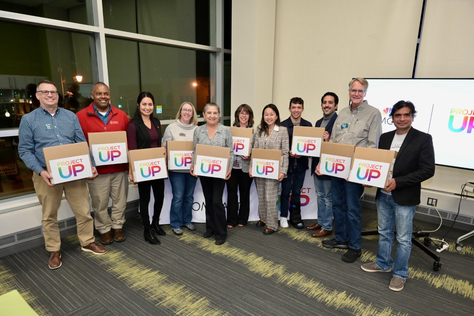 Comcast Donates $15,000 to Expand Digital Skills Training at Aurora Public Library District