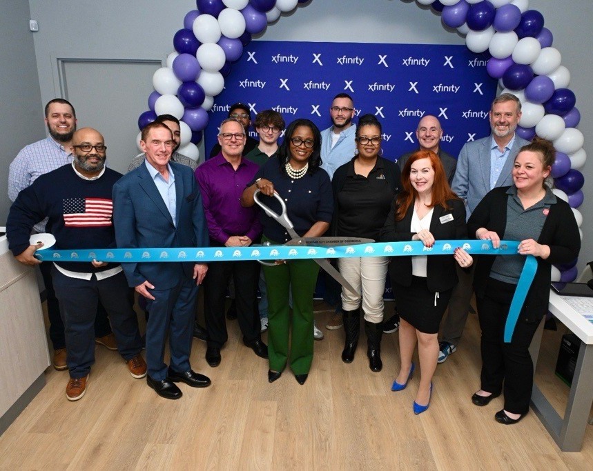 A group of Xfinity Team members during the ribbon cutting ceremony for the Michigan City store opening.